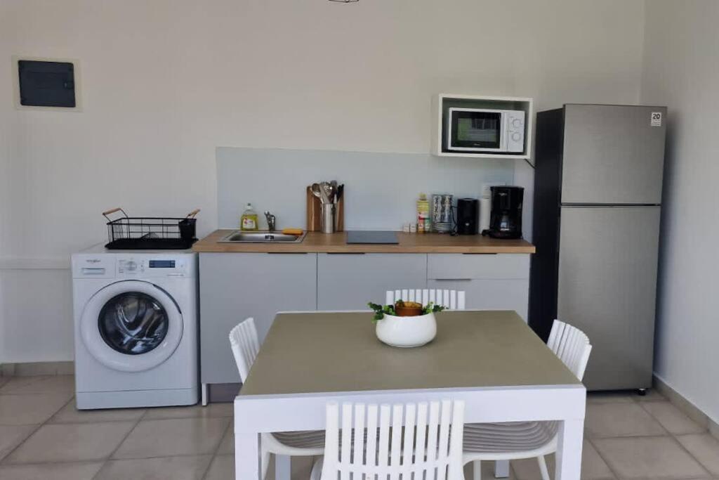 Joli T2 En Bas De Villa Vue Jardin Et Mer 비유자비탕 외부 사진